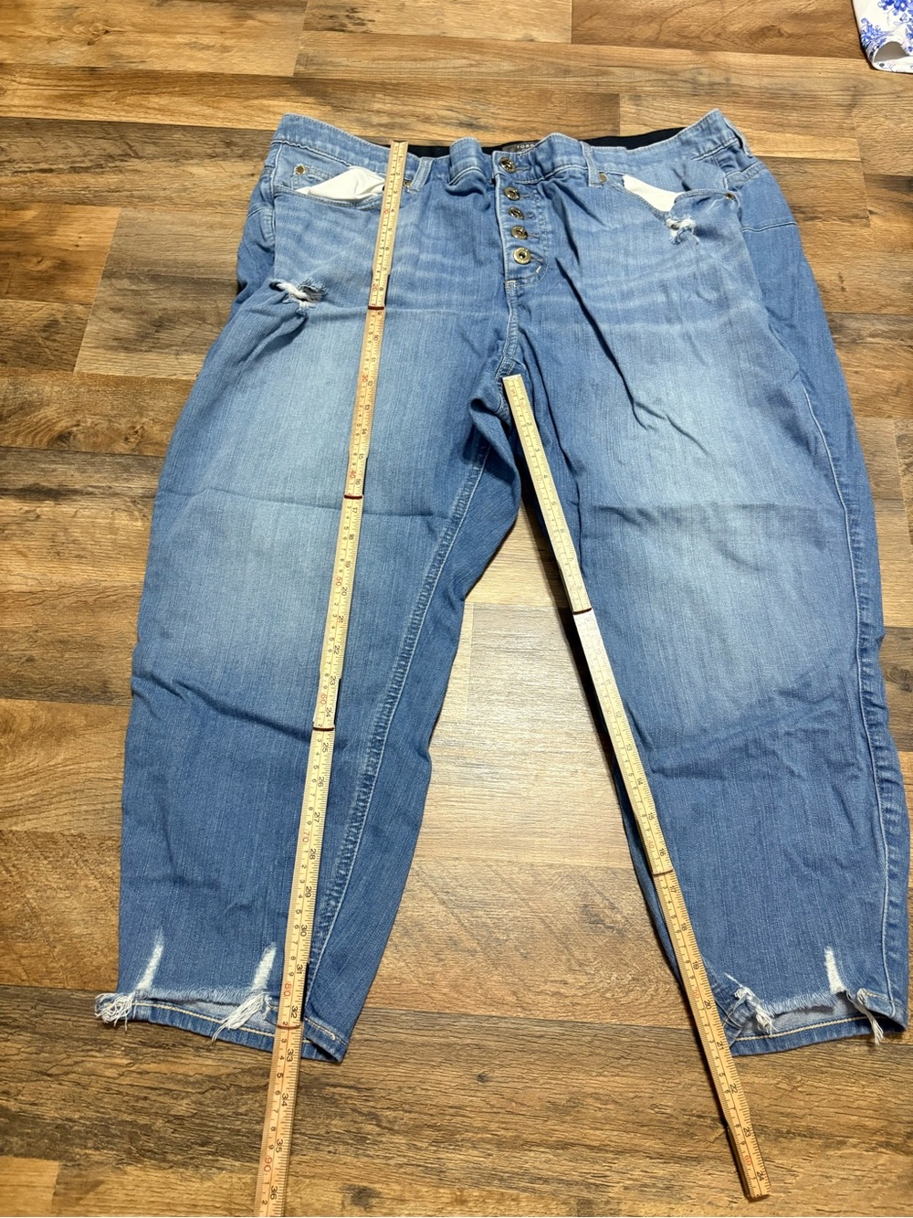 Torrid Bombshell Skinny Jeans Size 20 XS Light Wash Distressed Button Fly - Picture 2 of 5